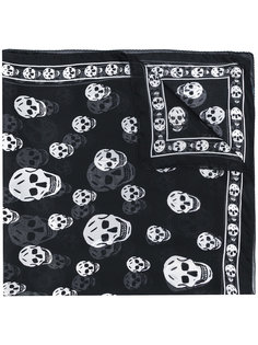 шарф с черепами Alexander McQueen
