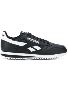 классические кроссовки  Reebok