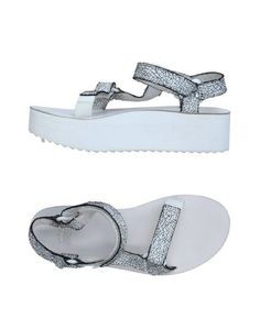 Сандалии Teva