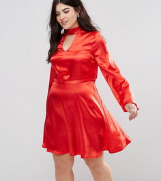 Атласное короткое приталенное платье с вырезом Club L Plus - Красный