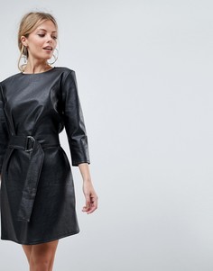 Платье А-силуэта из полиуретана с поясом ASOS - Черный