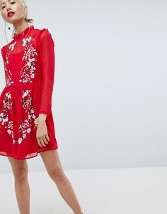 Платье мини из ткани добби с вышивкой ASOS - Красный