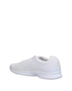 Низкие кеды и кроссовки Lacoste