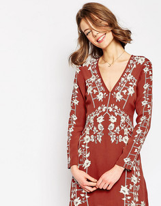 Платье с этнической отделкой ASOS PETITE Premium - Красный