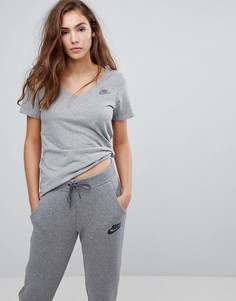 Серая футболка с V-образным вырезом и логотипом Nike - Серый