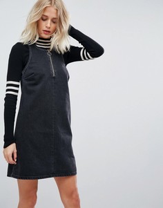 Черное джинсовое платье А-силуэта с подвеской-кольцом на молнии ASOS - Черный