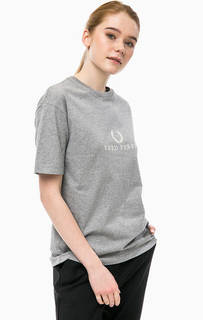 Футболка с вышитым логотипом бренда Fred Perry
