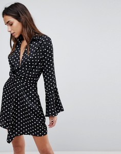 Платье в горошек с расклешенными рукавами Missguided - Черный