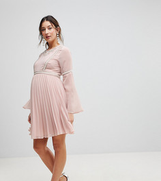 Короткое приталенное платье с плиссированной юбкой и отделкой ASOS Maternity - Розовый