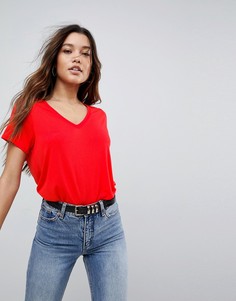 Свободная футболка с V-образным вырезом ASOS - Красный