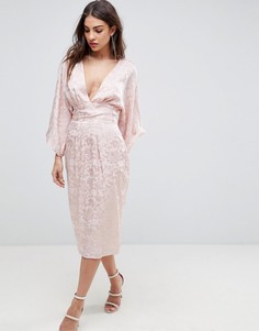 Жаккардовое платье-кимоно с бахромой на поясе ASOS - Розовый
