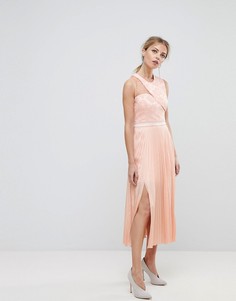 Платье миди с асимметричными плечами и плиссировкой Three Floor - Розовый
