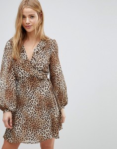 Платье с запахом, рюшами и леопардовым принтом Glamorous - Мульти