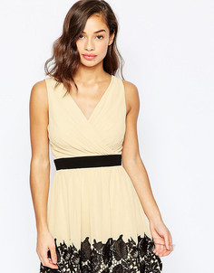 Платье для выпускного с запахом и кружевной вставкой Little Mistress Petite - Кремовый