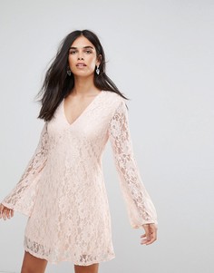 Кружевное платье с расклешенными рукавами AX Paris - Розовый