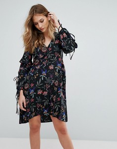 Платье с открытыми плечами и цветочным принтом Vero Moda - Черный