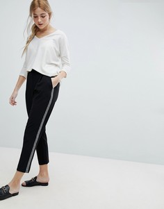 Брюки с отделкой сбоку New Look - Черный
