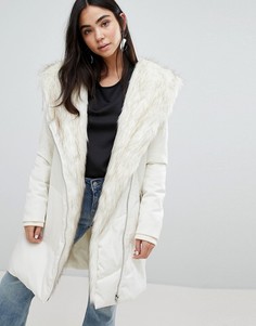 Дутая куртка с шалевым воротником из искусственного меха New Look - Кремовый
