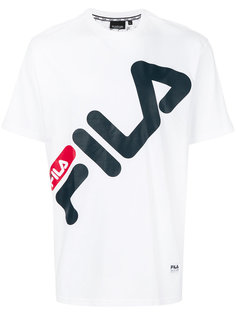 футболка с диагональным принтом логотипа Fila
