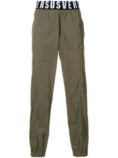 logo waistband trousers Versus