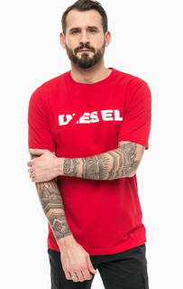 Красная футболка с логотипом бренда Diesel