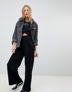 Брюки с широкими штанинами и складками Boohoo - Черный