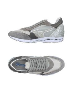 Низкие кеды и кроссовки Mizuno