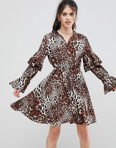 Платье с леопардовым принтом, высоким воротом и ярусными рукавами Club L - Мульти