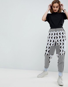 Трикотажные джоггеры от комплекта с геометрическим принтом ASOS WHITE - Мульти