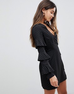 Платье в горошек с запахом и оборками на рукавах Fashion Union - Черный