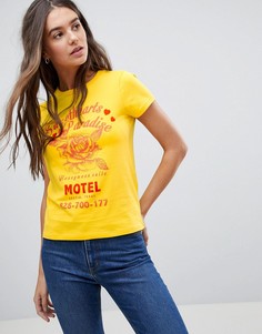 Узкая футболка с принтом Honeymoon Motel с набивкой флок ASOS - Желтый