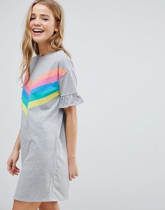 Платье-футболка в разноцветную полоску с оборками на манжетах ASOS - Мульти