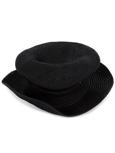 шляпа асимметричной формы Horisaki Design &amp; Handel