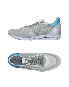 Низкие кеды и кроссовки Mizuno