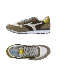 Низкие кеды и кроссовки Mizuno