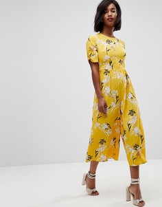 Комбинезон с присборенными рукавами и цветочным принтом ASOS - Желтый