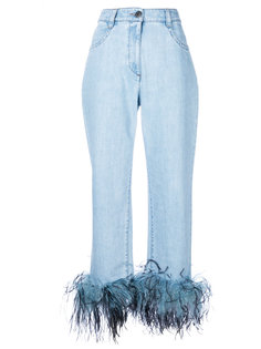 джинсы с отделкой перьями  Prada