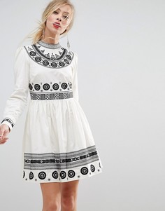 Короткое приталенное платье с вышивкой ASOS PREMIUM - Мульти
