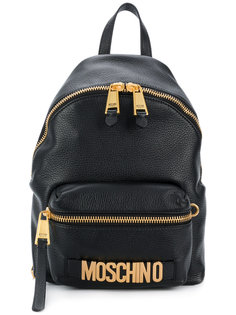 рюкзак с бляшкой с логотиипом  Moschino