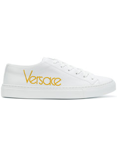 кроссовки с вышивкой логотипа Versace