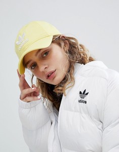 Желтая кепка с логотипом adidas Originals adicolor - Желтый