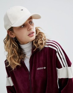 Махровая кепка с металлическом логотипом adidas Originals - Бежевый