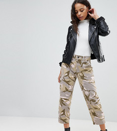 Широкие розовые брюки с камуфляжным принтом ASOS PETITE - Мульти