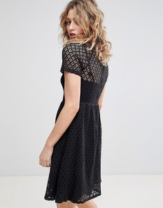 Кружевное короткое приталенное платье Ichi - Черный