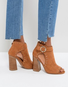 Босоножки на высоком каблуке с отделкой заклепками ASOS TAMARA - Коричневый