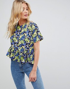 Футболка с оборкой по краю и ярким цветочным принтом ASOS Fuller Bust - Мульти