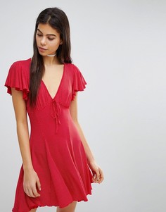 Чайное платье в горошек с оборками Missguided - Красный