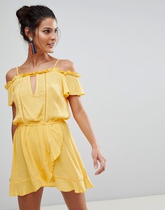 Пляжное платье с открытыми плечами и оборками River Island - Желтый
