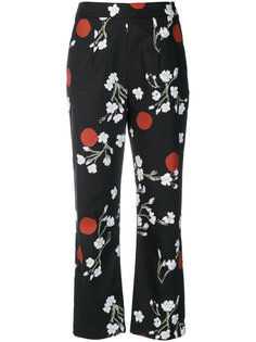 укороченные брюки с цветочным принтом Isa Arfen