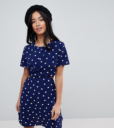 Чайное платье мини с вырезом и принтом сердец ASOS PETITE - Мульти